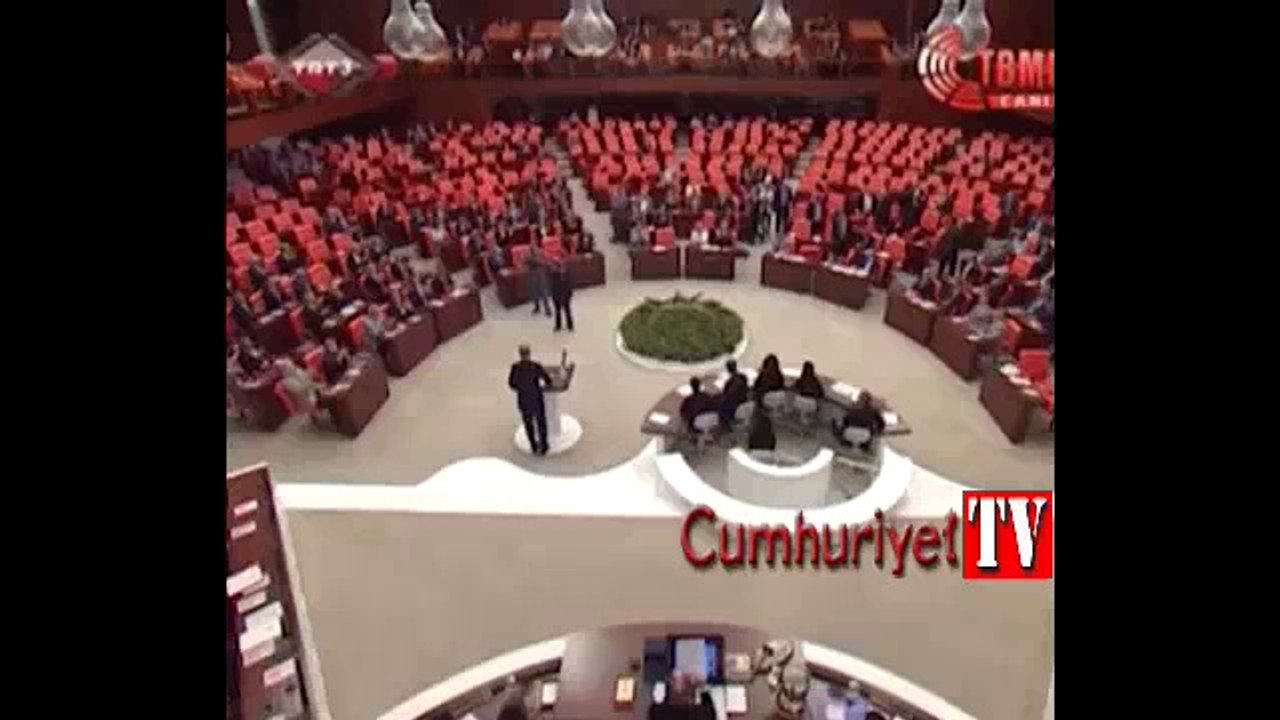 Numan Kurtulmuş, Meclis'te yemin ederken protesto edildi