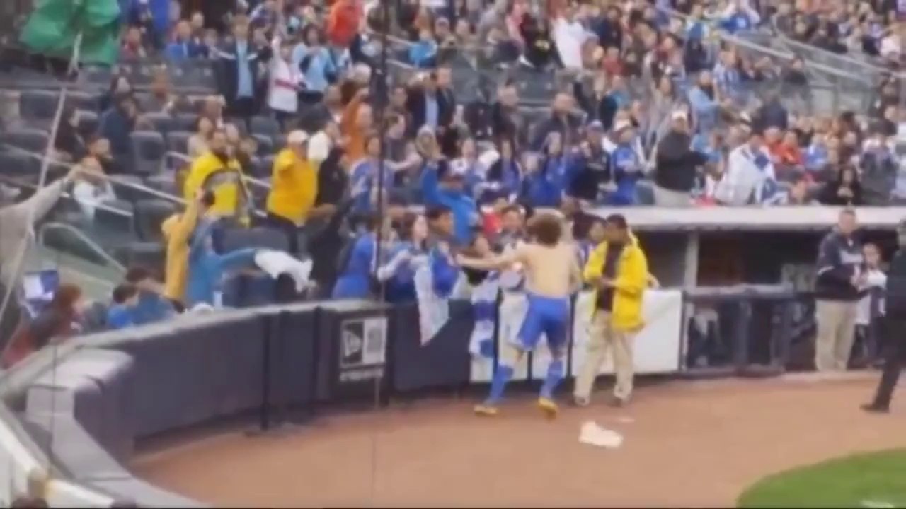 Gesturi extraordinare în fotbal. Imagini emoţionante (VIDEO)