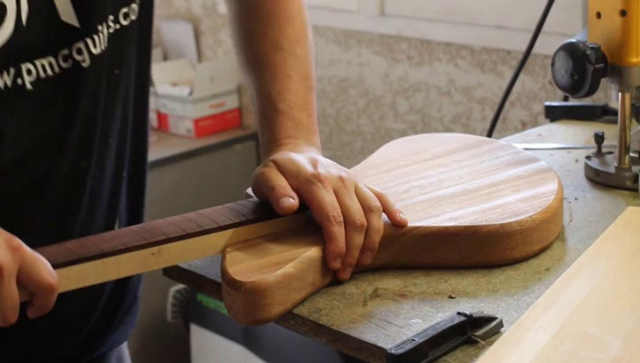 Extrait du DVD La "Lutherie Expliquée" (fabrication guitare électrique)