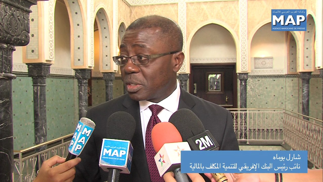 رئيس الحكومة يتباحث مع نائب رئيس البنك الإفريقي للتنمية المكلف بالمالية