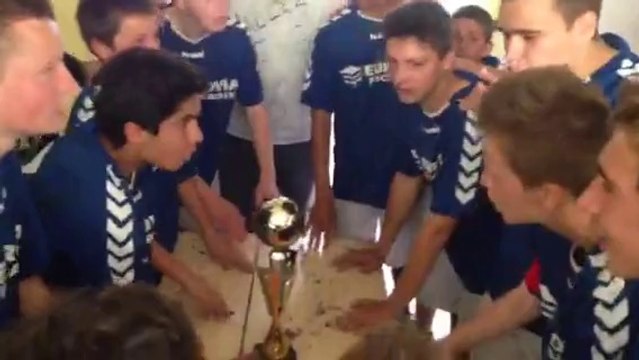 Joie des U15 de l'entente Moreuil - Sains/St-Fuscien après leur victoire en coupe de l'Amiennsoise Sud 201