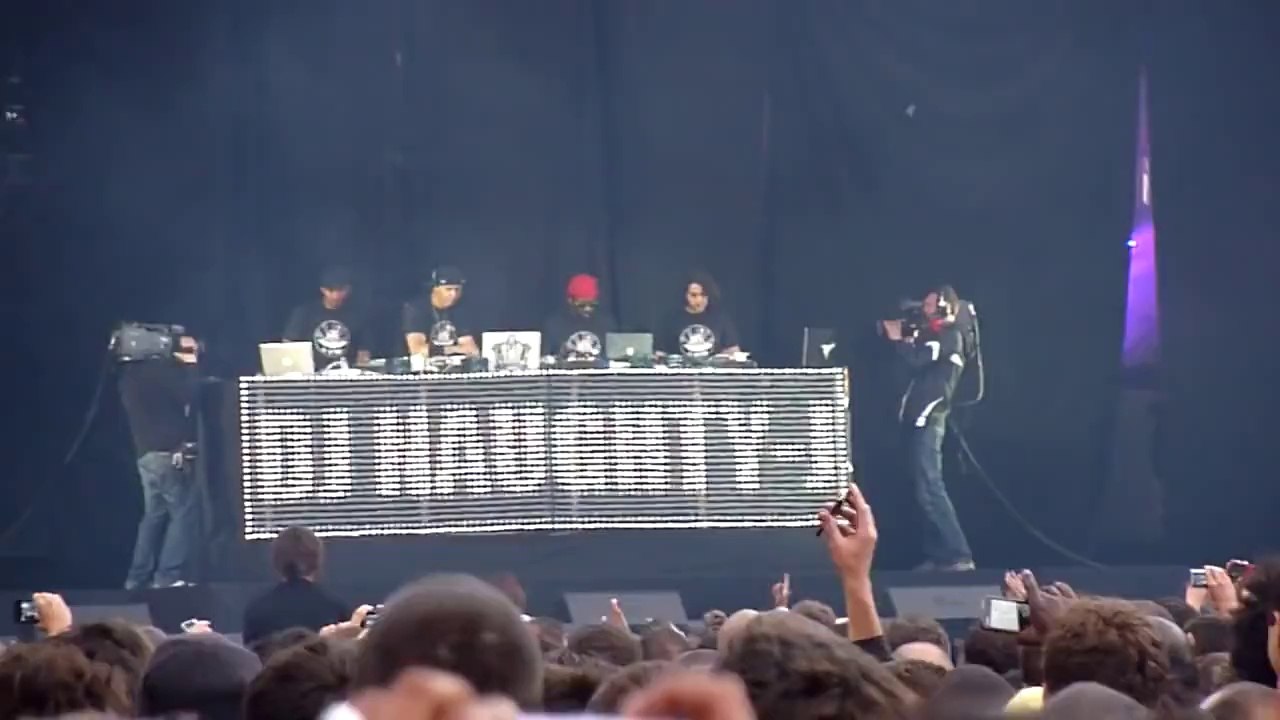 Ouverture du concert de NTM - Parc des Princes ( 2010 )