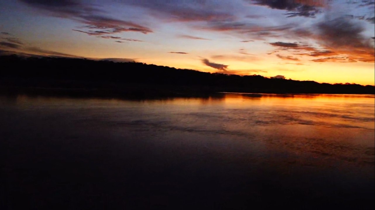 Perou-Yurimaguas: Couché du soleil sur l'Amazonie.