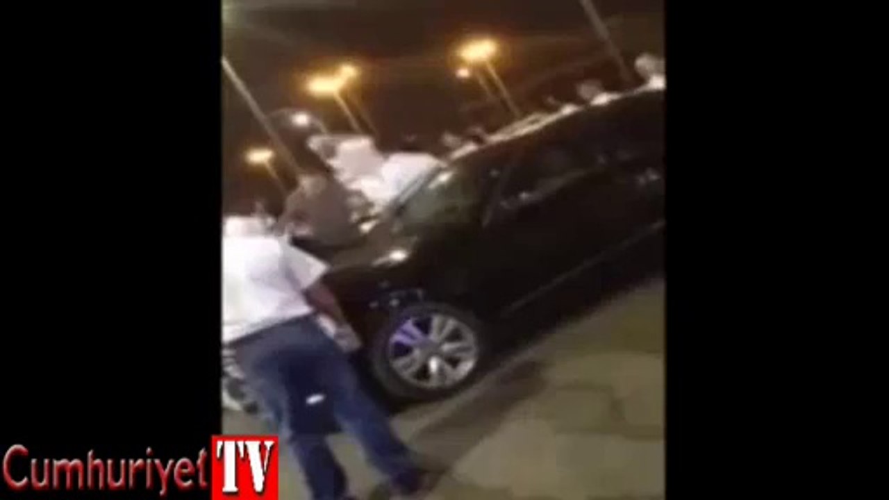 Suudi polisinden uçan tekme