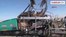 Diyarbakır Karayoluna Asfalt Döken İş Makineleri Yakıldı