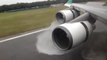 Atterrissage d'un Boeing 747 sur piste inondée : inversion de poussée impressionnante!