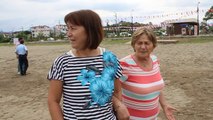Azerbaycanlı turistler boğulma tehlikesi geçirdi-Denizde boğulma tehlikesi geçiren üç kişiyi emekli öğretmen Fuat Kılıçoğlu kurtardı