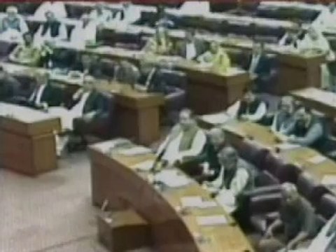 Why haven't PTI MNA resignations been accepted: Fazlur Rehman