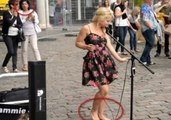 Barefoot Street Performer Stuns London Public With Her Voice