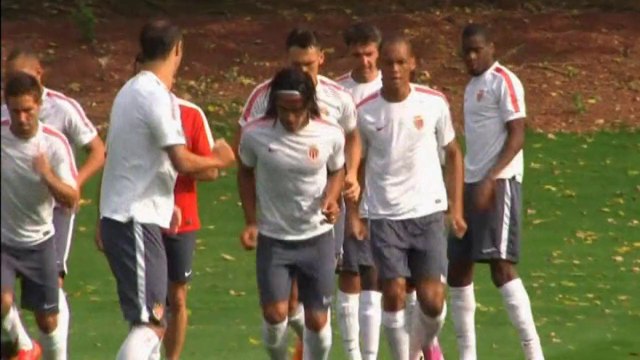 Monaco's Falcao signs for Manchester United in £6m deal