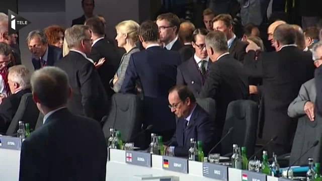 François Hollande apparaît très affecté, au sommet de l'Otan
