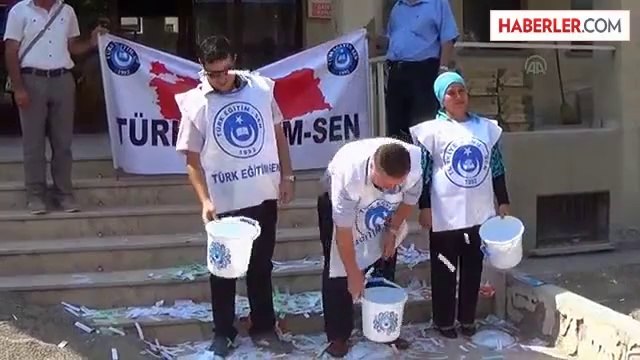 Milli Eğitim Müdürlüğü önünde eylem