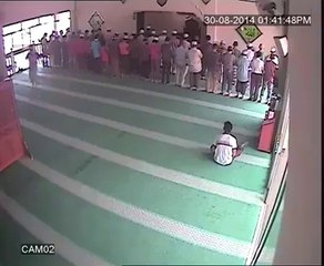 Check Out The Thief & What He Stole From The Mosque