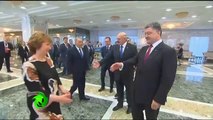 Рукопожатие Как Порошенко встретил Путина в Минске