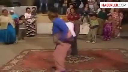 Düğünde Karşılıklı Oynayan Kızlar Fena Kapıştı