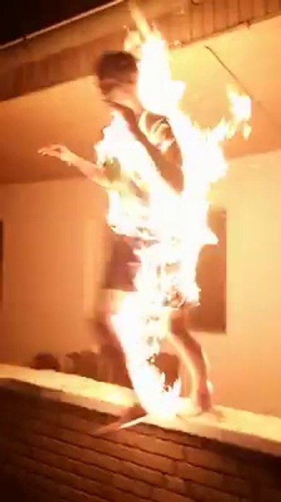 Dumb teenager doing a Fire Bucket Challenge