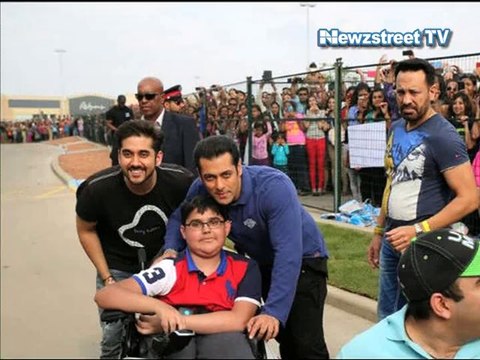 Salman Khan supports Katrina Kaif’s sis Isabel Kaif at ‘Dr Cabbie’ screening