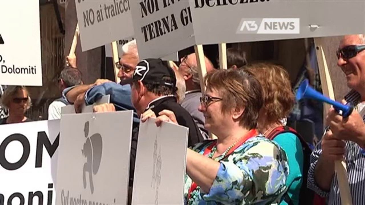 ELETTRODOTTO, PROTESTA A CORTINA