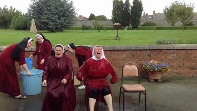 Des religieuses irlandaises font leur Ice Bucket Challenge !