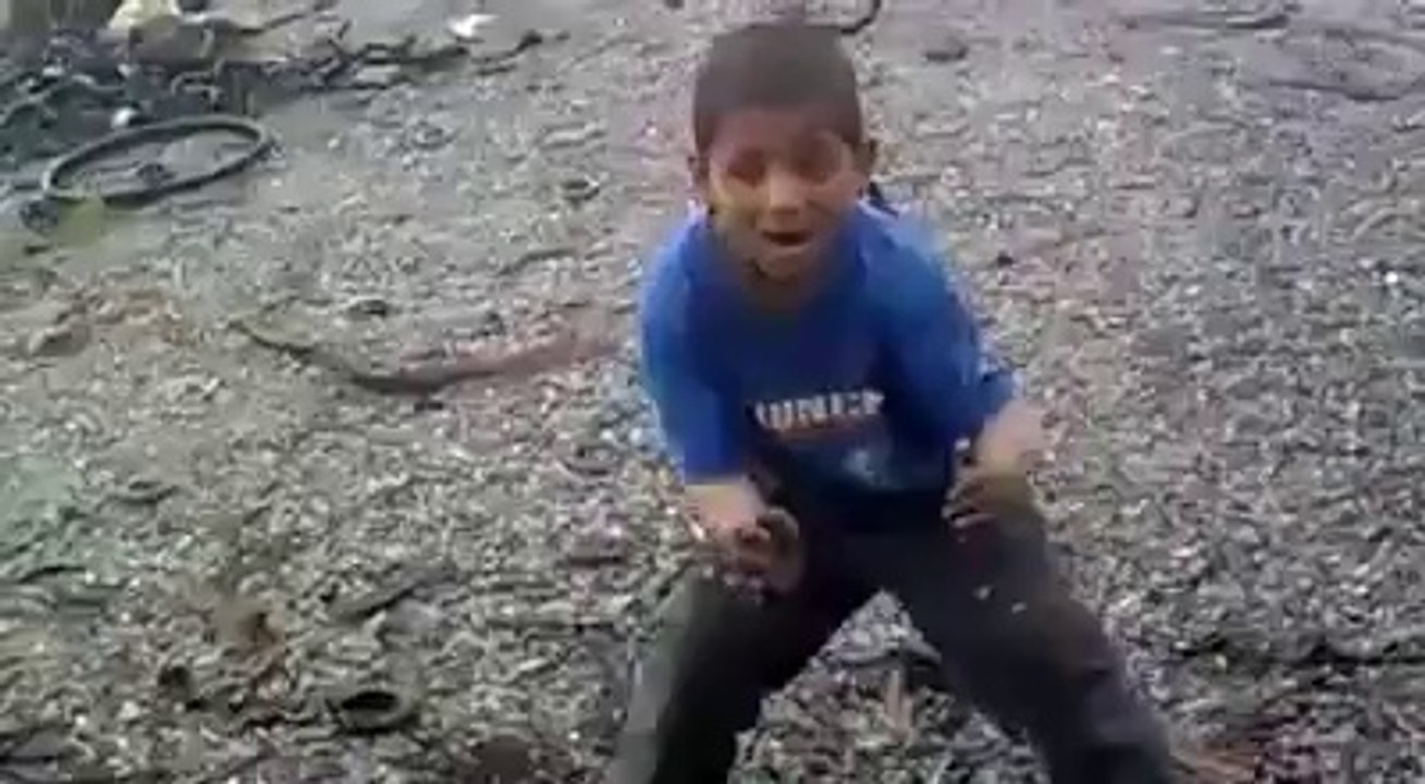 YAVRU ROMAN DÖKTÜRÜYOR..