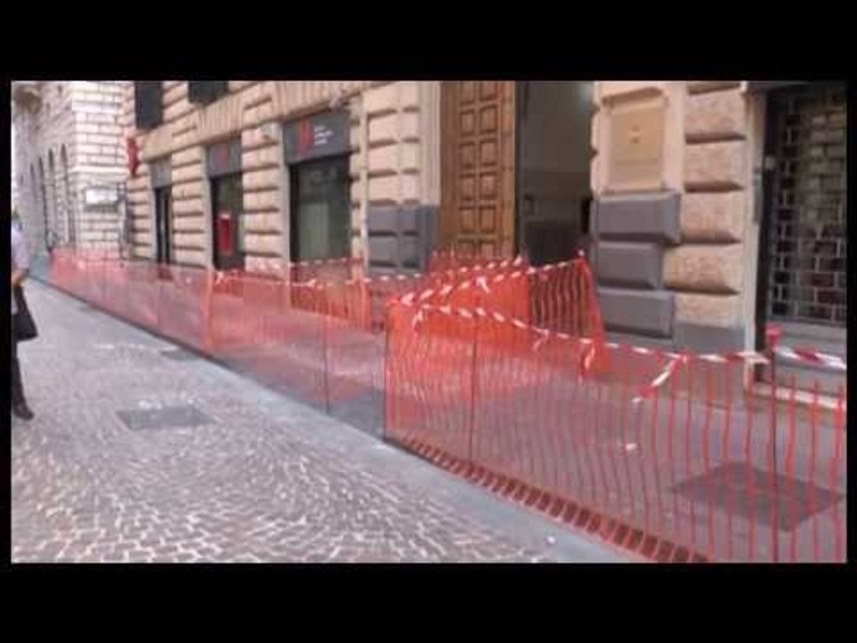 Napoli - Crolli in Via Verdi e ai Quartieri Spagnoli, ferite due donne -1- (02.09.14)
