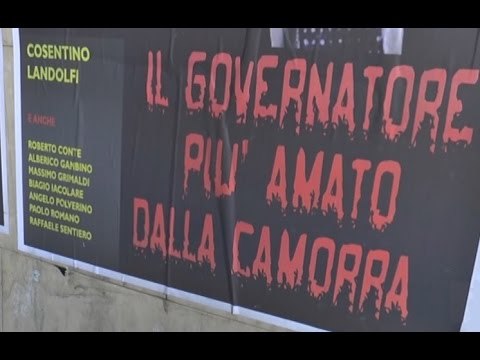 Napoli - Manifesti contro Caldoro: Il governatore più amato dalla camorra (01.09.14)