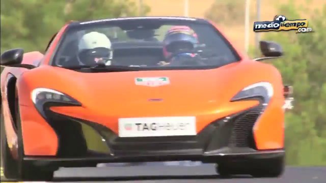 'CR7' realizó 'gambetas' a bordo de un McLaren