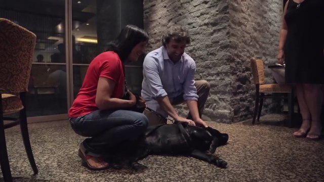 Flavio Insinna e l'A-Team di Affari Tuoi a caccia di concorrenti