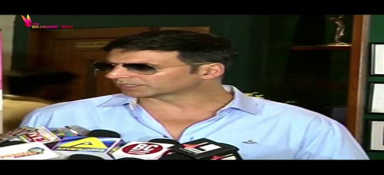 Akshay Kumar's SHOCKING REACTION On Aamir Khan Nude PK Poster !