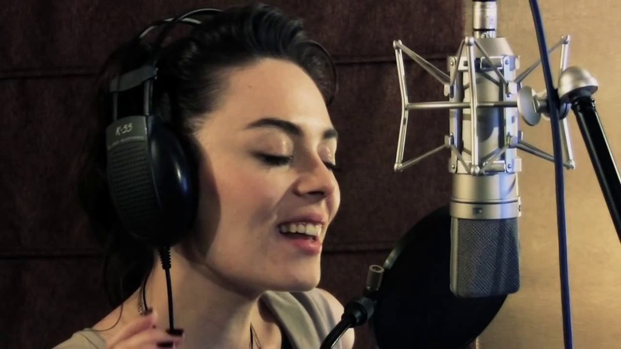 Demet Evgar ft MULTİTAP - Bu Sarkiyi Dinliyorsan