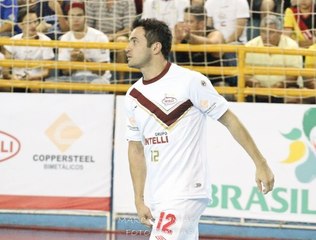 Futsal : l'humiliant coup du sombrero de Falcao !