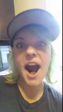 Bu kız gerçekten ilginç...