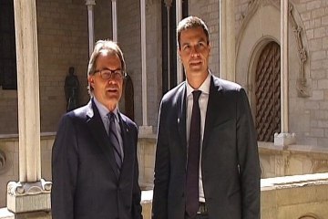 Sánchez dice a Mas que no apoyará "consulta ilegal"