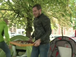 Lille: piquets de tentes et remorques pleines à craquer, la braderie débarque