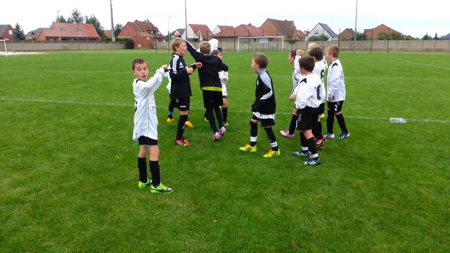 Le clapping des U12 de l'U.S.S.O après leur victoire au tournoi de Courrières.