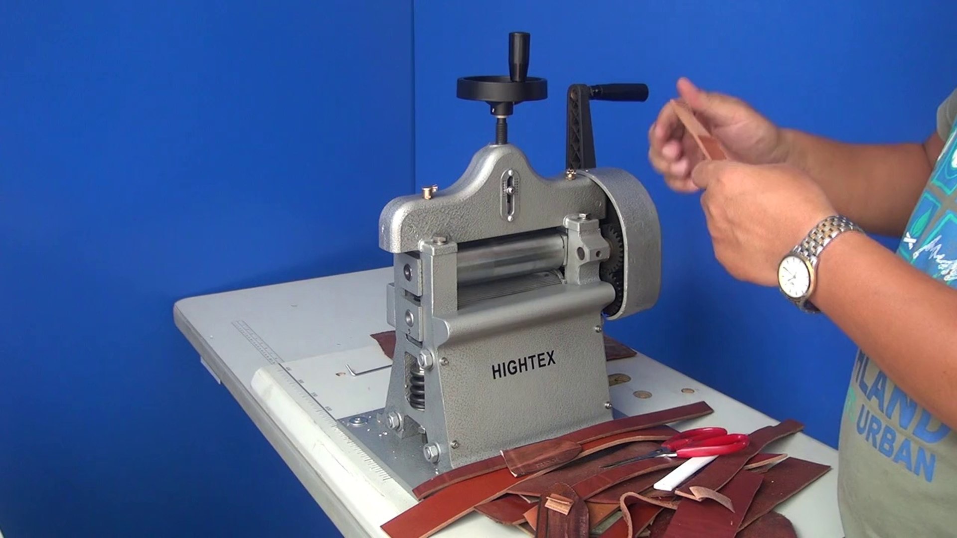 Hand Cranked Leather Splitter - video Dailymotion