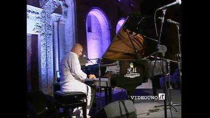 Pascal Basile ricorda Lucio Dalla in un concerto