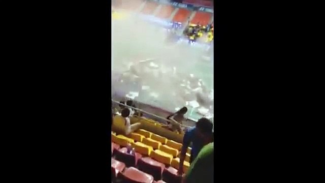 Yonex Sunrise Vietnam GP Open 2014 Badminton Stadium Collapsed!!