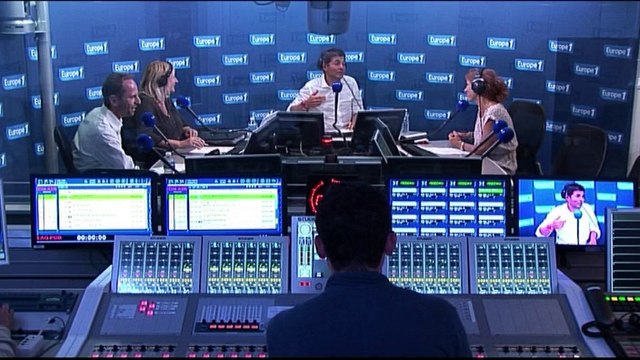 François Hollande entre Poutine et Valérie Trierweiler... Voici le zapping matin !