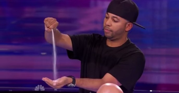 Yetenek Yarışmasında Harika Sihirbazlık Gösterisi!