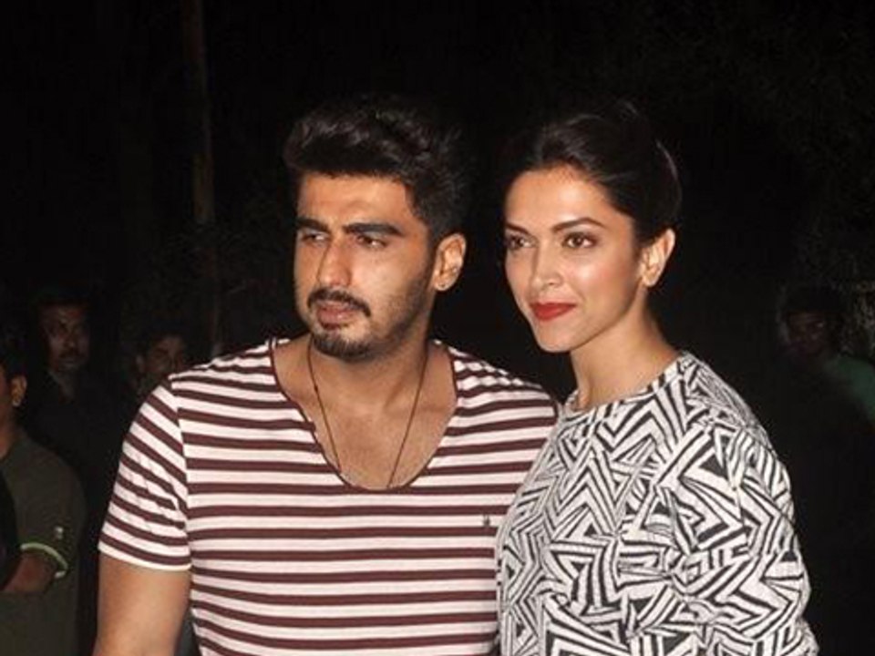 Bollywood Stars Tweet Praises For 'Finding Fanny' | Deepika Padukone | Ranveer Singh | Arjun Kapoor