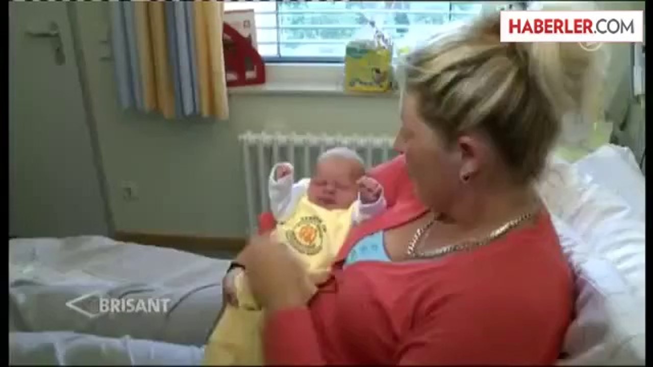 Otobüs durağında doğurdu