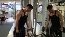 Arnold Shoulder Press - Dumbbell Shoulders Exercise