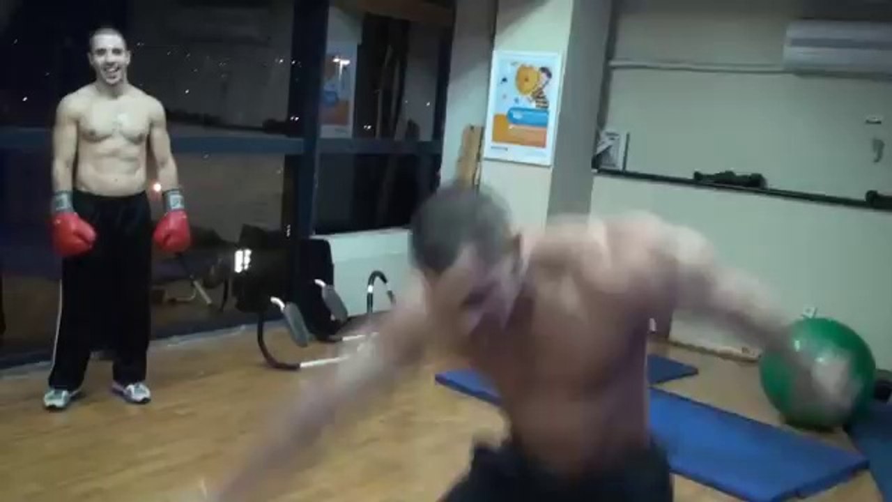 How to kill someone - Crazy bodybuilder boxing