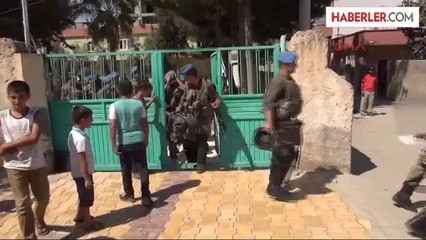Şanlıurfa'nın Suruç İlçesi'nde Kaçak Kullanım Kontrolüne Çıkan Dedaş Ekibi, Bazı Kişilerin...