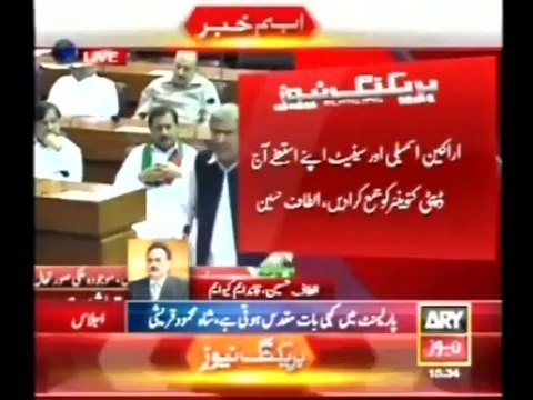 Altaf Hussain Gets Angry On ARY Anchors For Putting Him On Hold