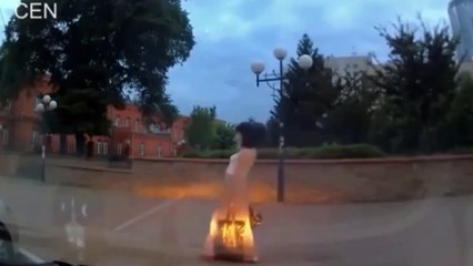 Complètement bourrée, elle s'effondre en pleine rue