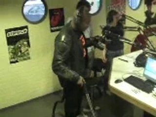 Lord kossity dans les studios de ouï fm