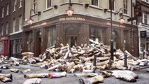 Des cigarettes géantes envahissent les rues de Londres