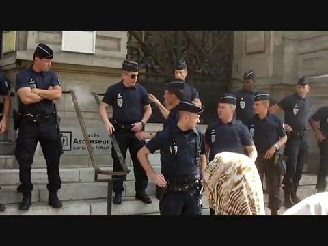 Ian Brossat : l'adjoint au Logement qui voit l'avenir des mal-logés en bleu